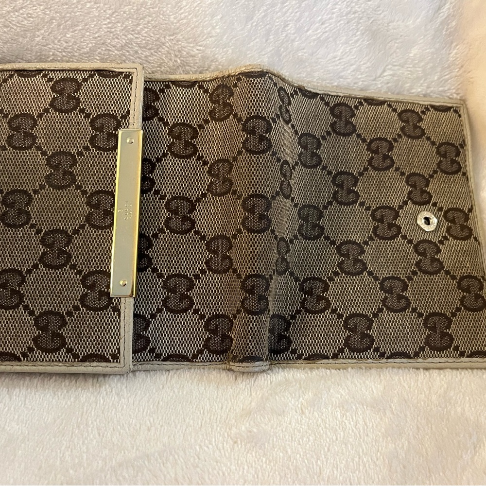 Gucci Beige and Brown Monogram Wallet - Picture 8 of 8
